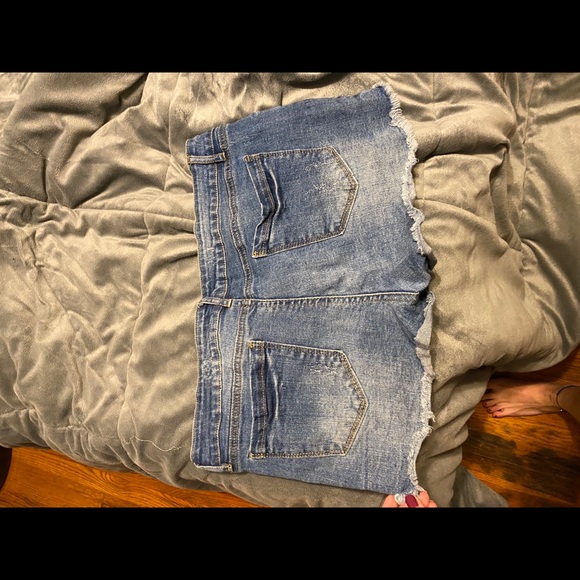 Refuge Jean Shorts - Picture 3 of 3